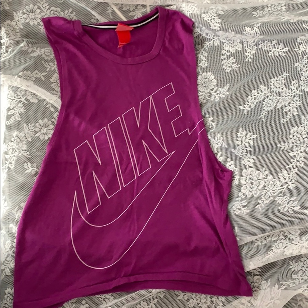 🏋🏼‍♀️Nike women’s cut off workout shirt🏋🏼‍♀️